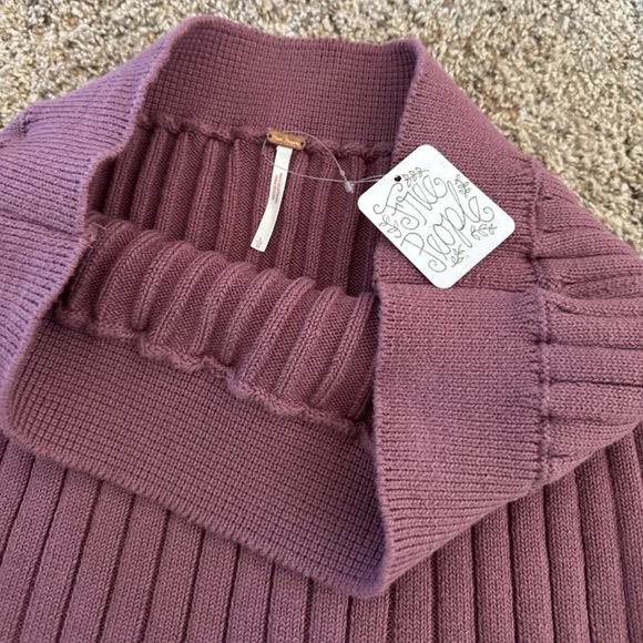 New with tags!
Free People Rose Mini Skirt
Size Large - Picture 7 of 12